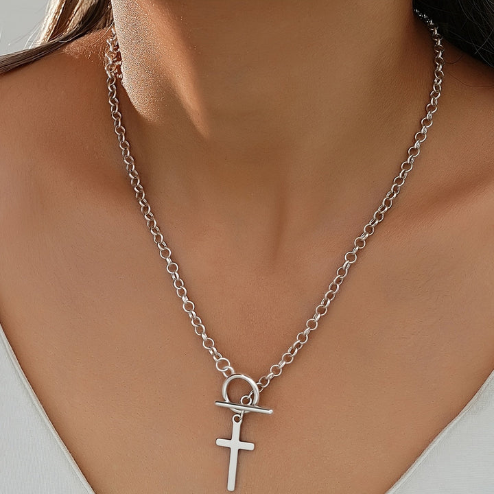 Fashionable White Gold Necklace with Toggle Clasp and Cross Pendant