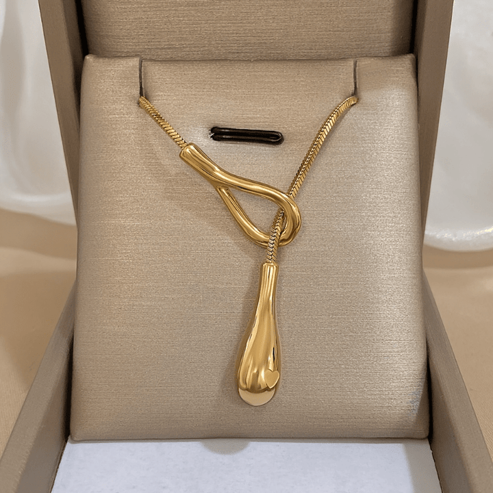 Vintage white gold necklace with teardrop pendant