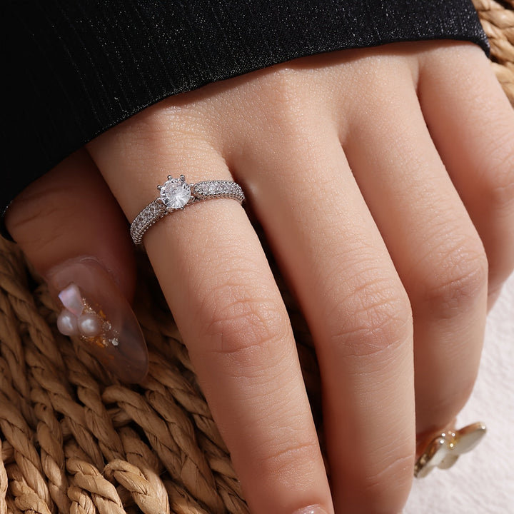 Essential white gold ring with embedded cubic zirconia