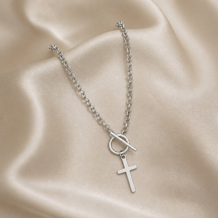 Fashionable White Gold Necklace with Toggle Clasp and Cross Pendant