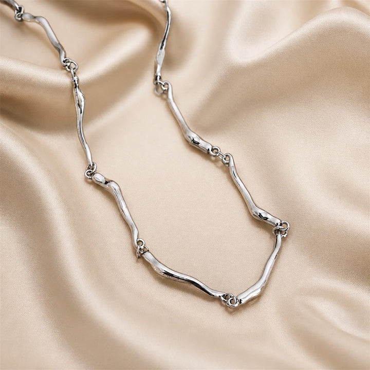 White gold necklace with an intertwined wave design
