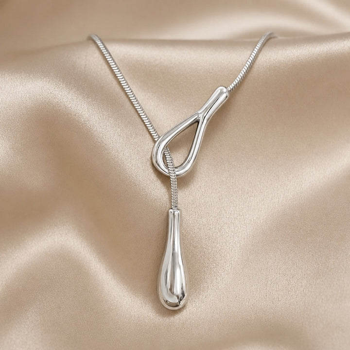 Vintage white gold necklace with teardrop pendant